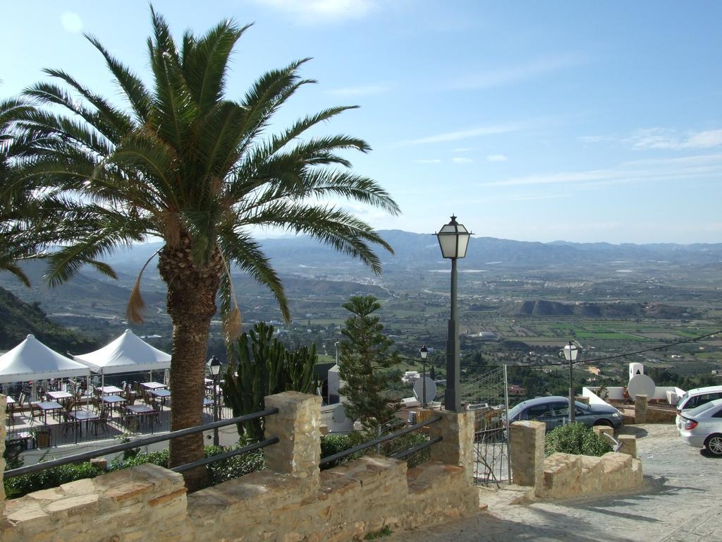 בית הארחה מוחקאר 	El Mirador Del Castillo מראה חיצוני תמונה